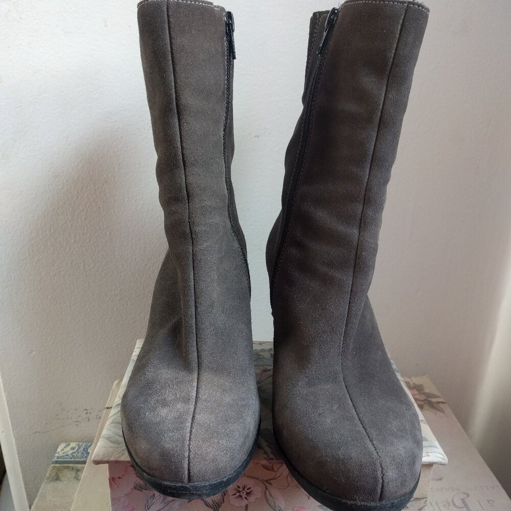 La Canadienne Gray Suede Booties